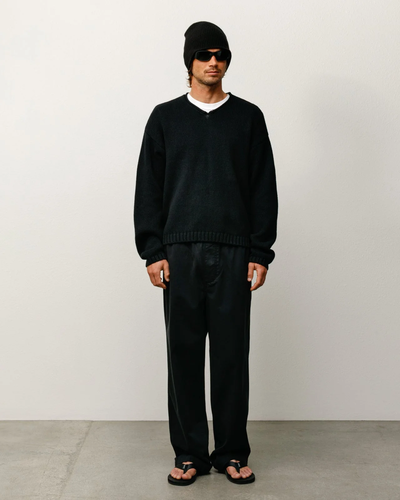 ROLL V NECK SWEATER