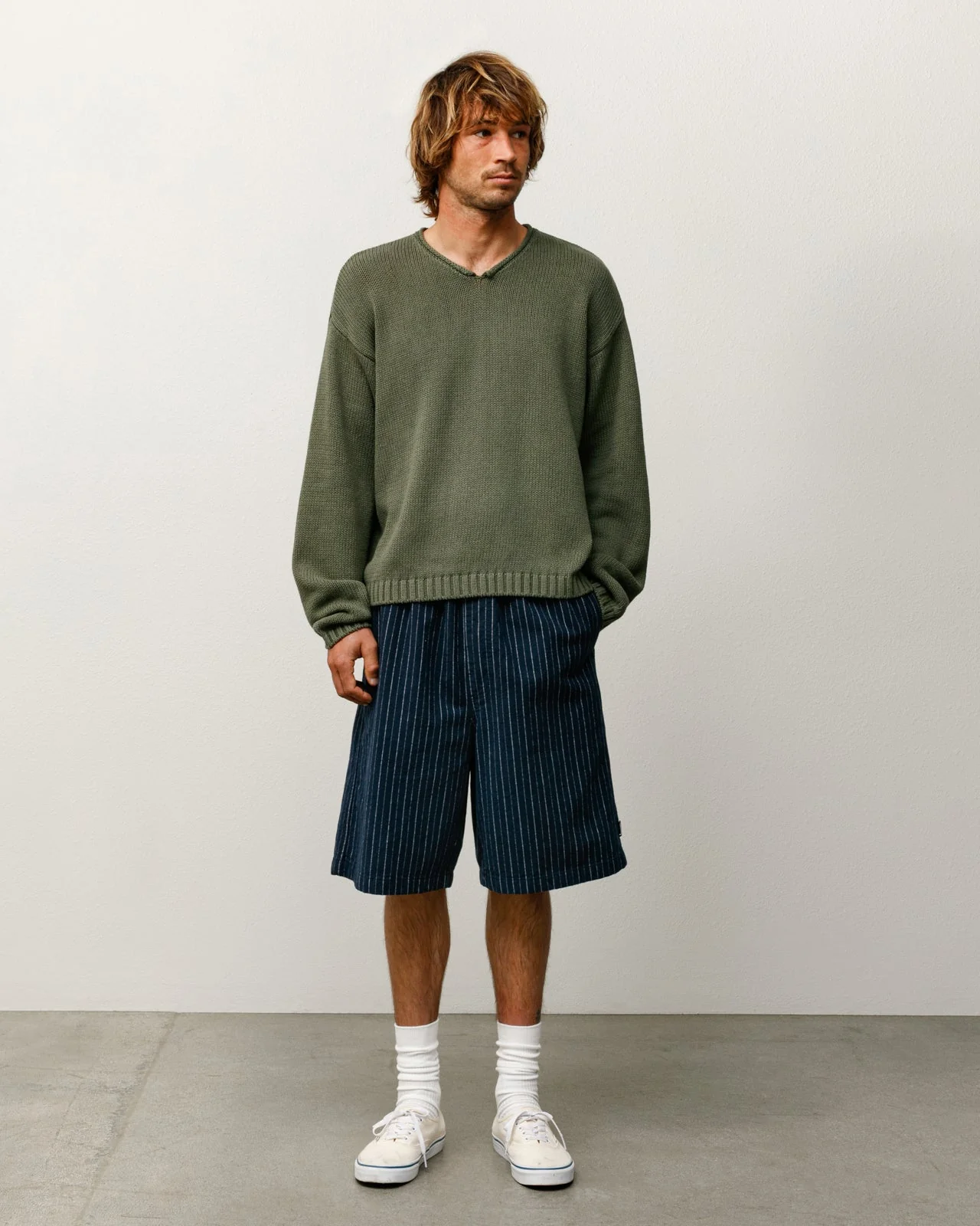ROLL V NECK SWEATER