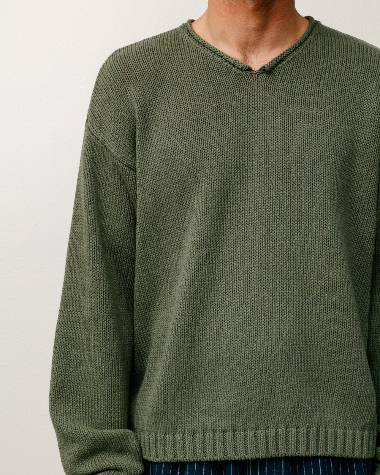 ROLL V NECK SWEATER - Image 8